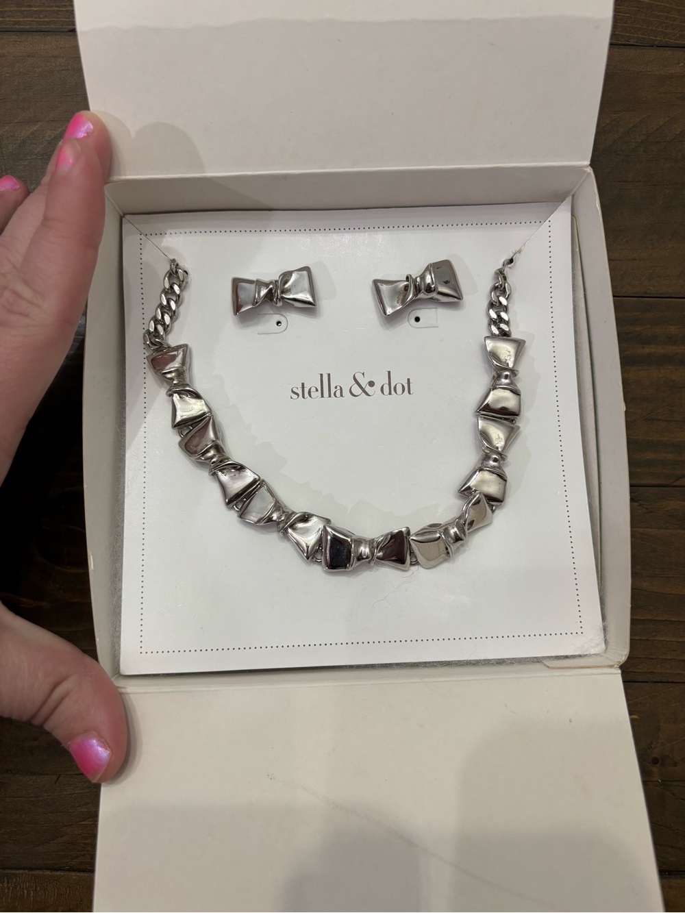 Stella & Dot Silver Tone Bow Tie Collar Necklace and Earrings Set